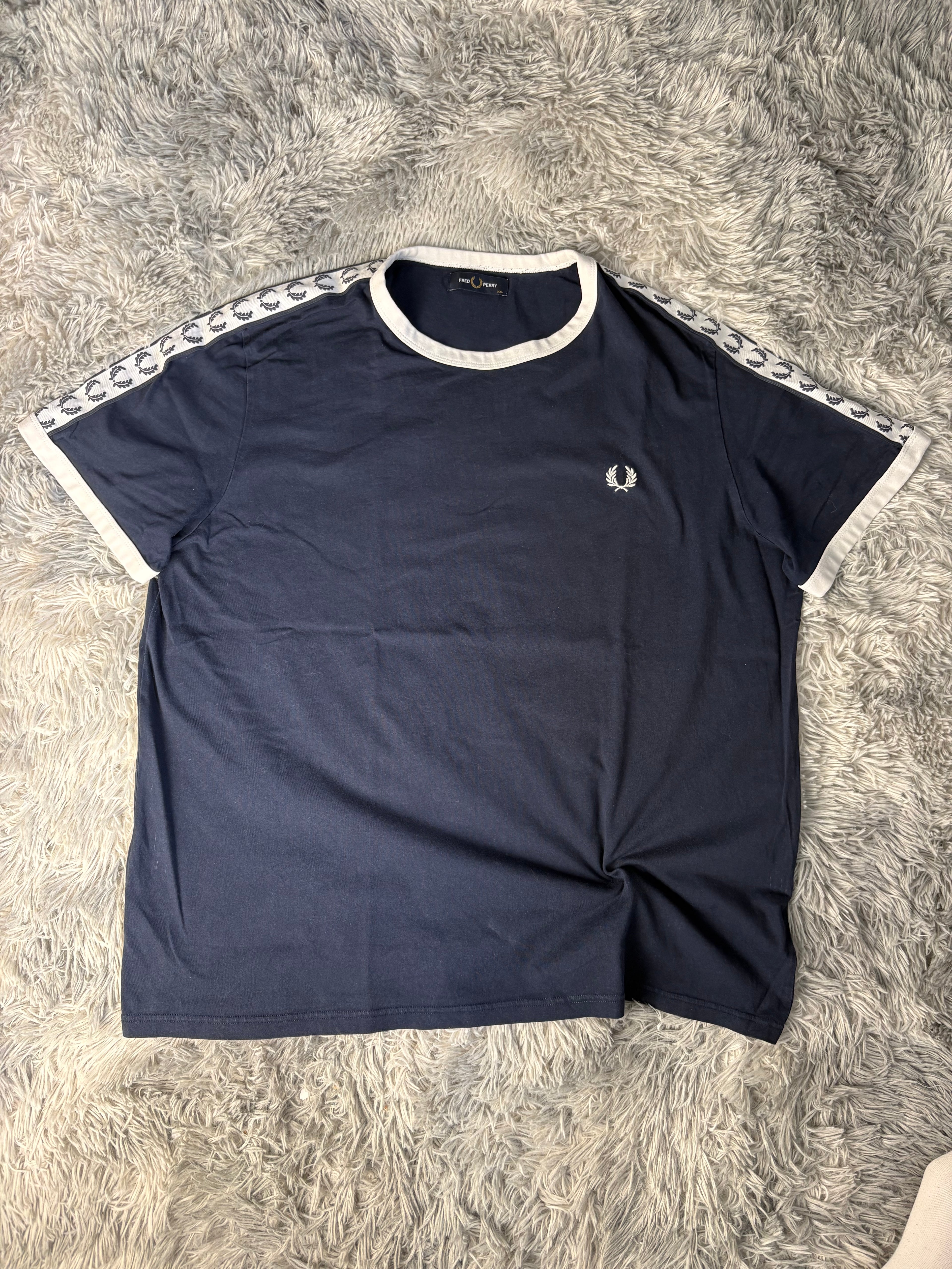 Fred Perry Tshirt(XXL)