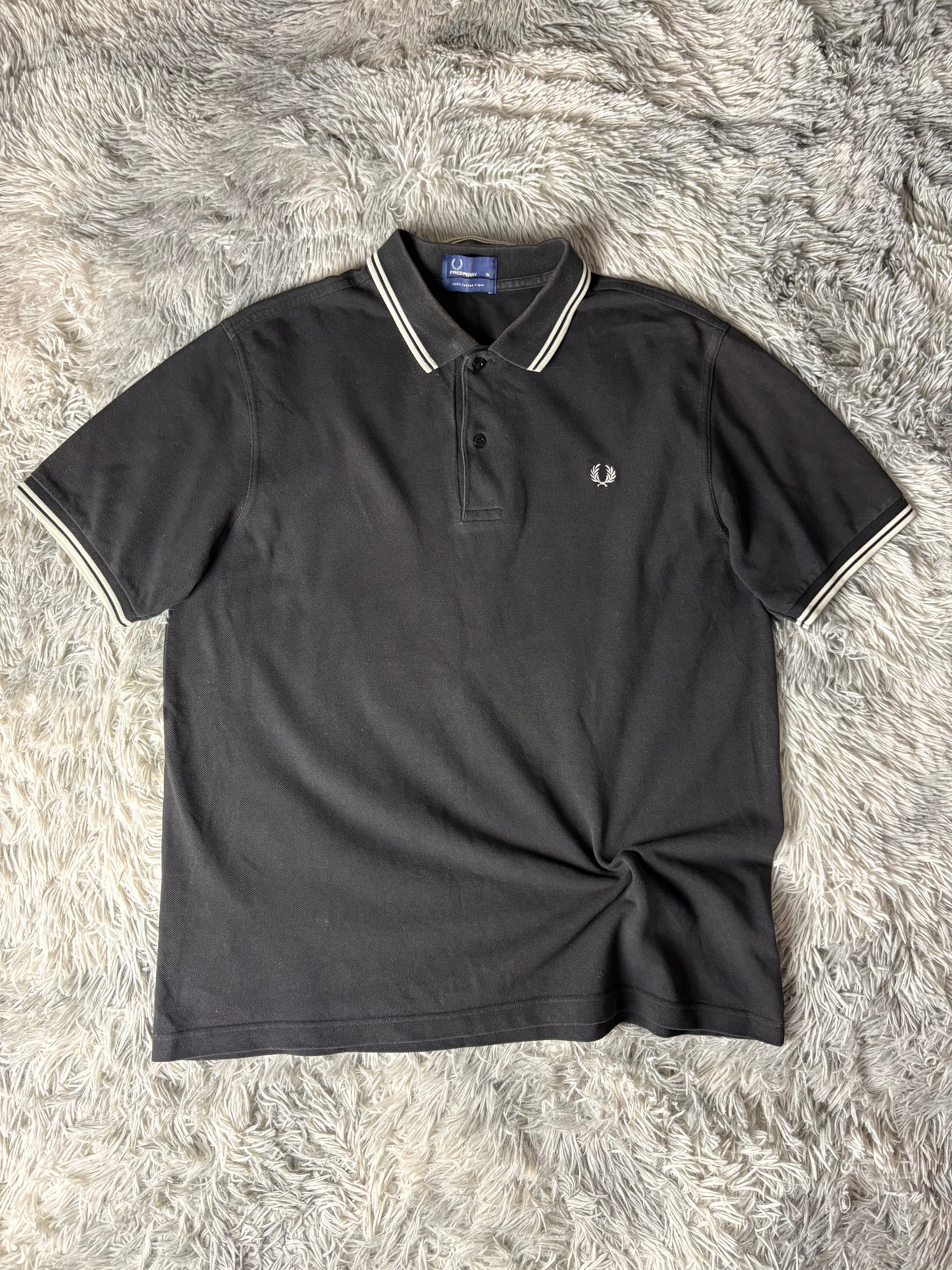 Fred Perry Tshirt(XL)