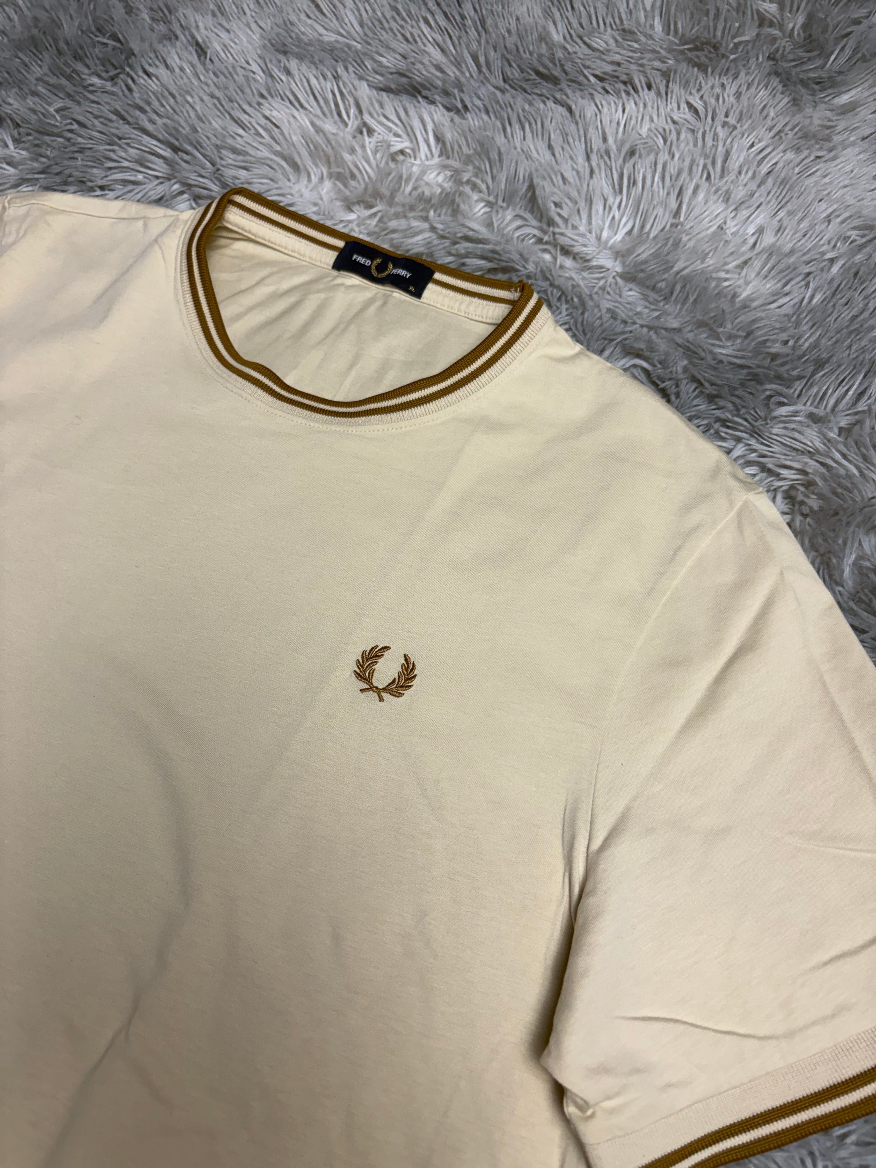 Fred Perry Tshirt(XL)