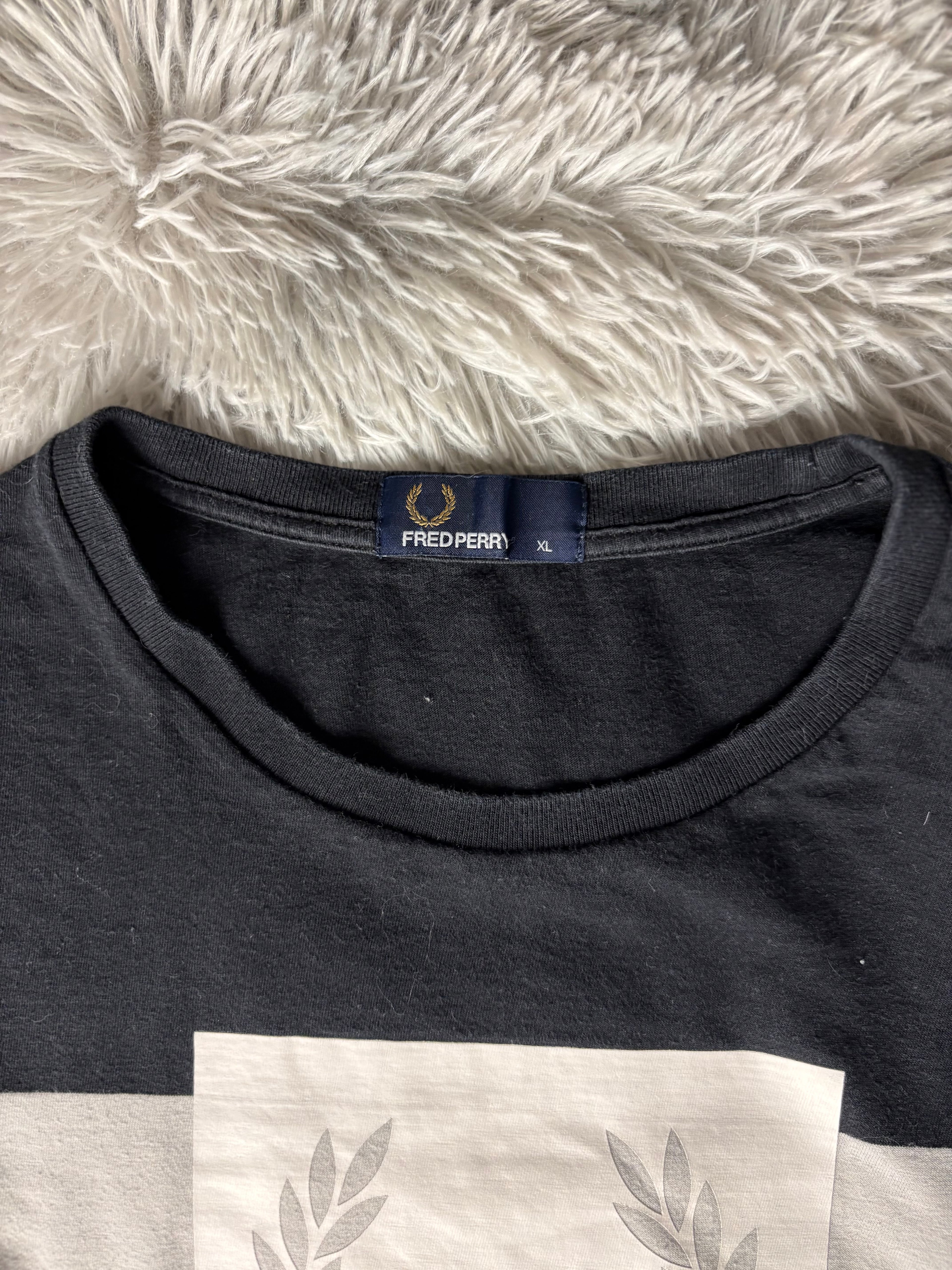 Fred Perry Tshirt(XL)
