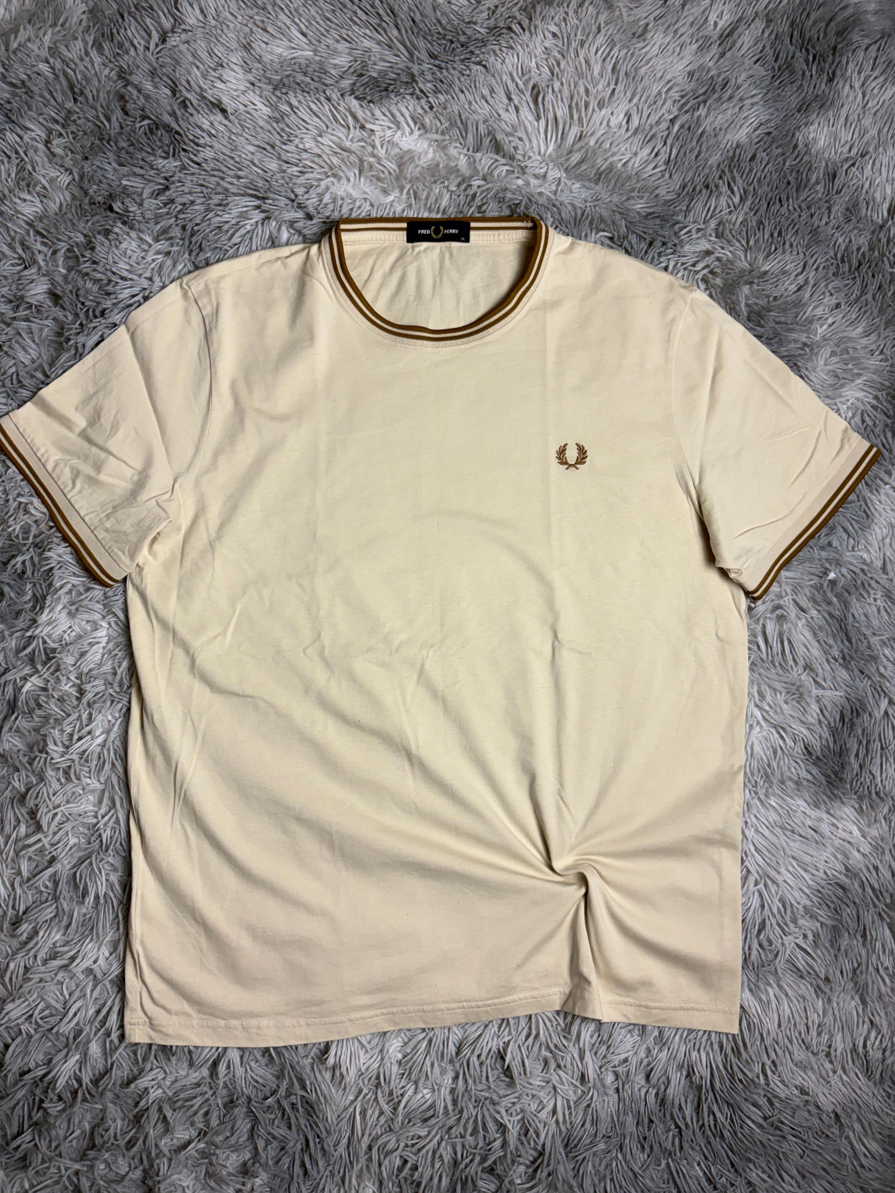 Fred Perry Tshirt(XL)