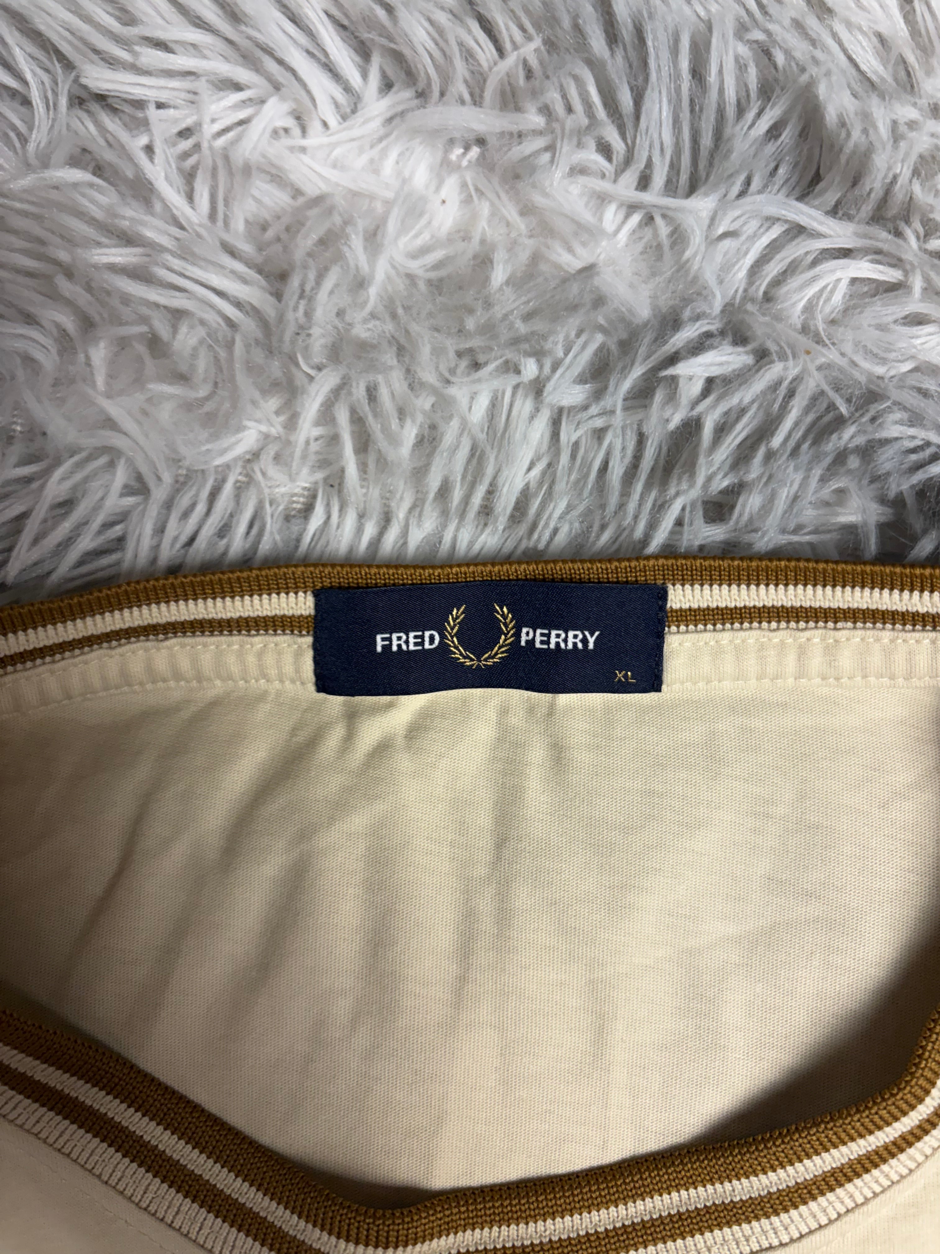 Fred Perry Tshirt(XL)