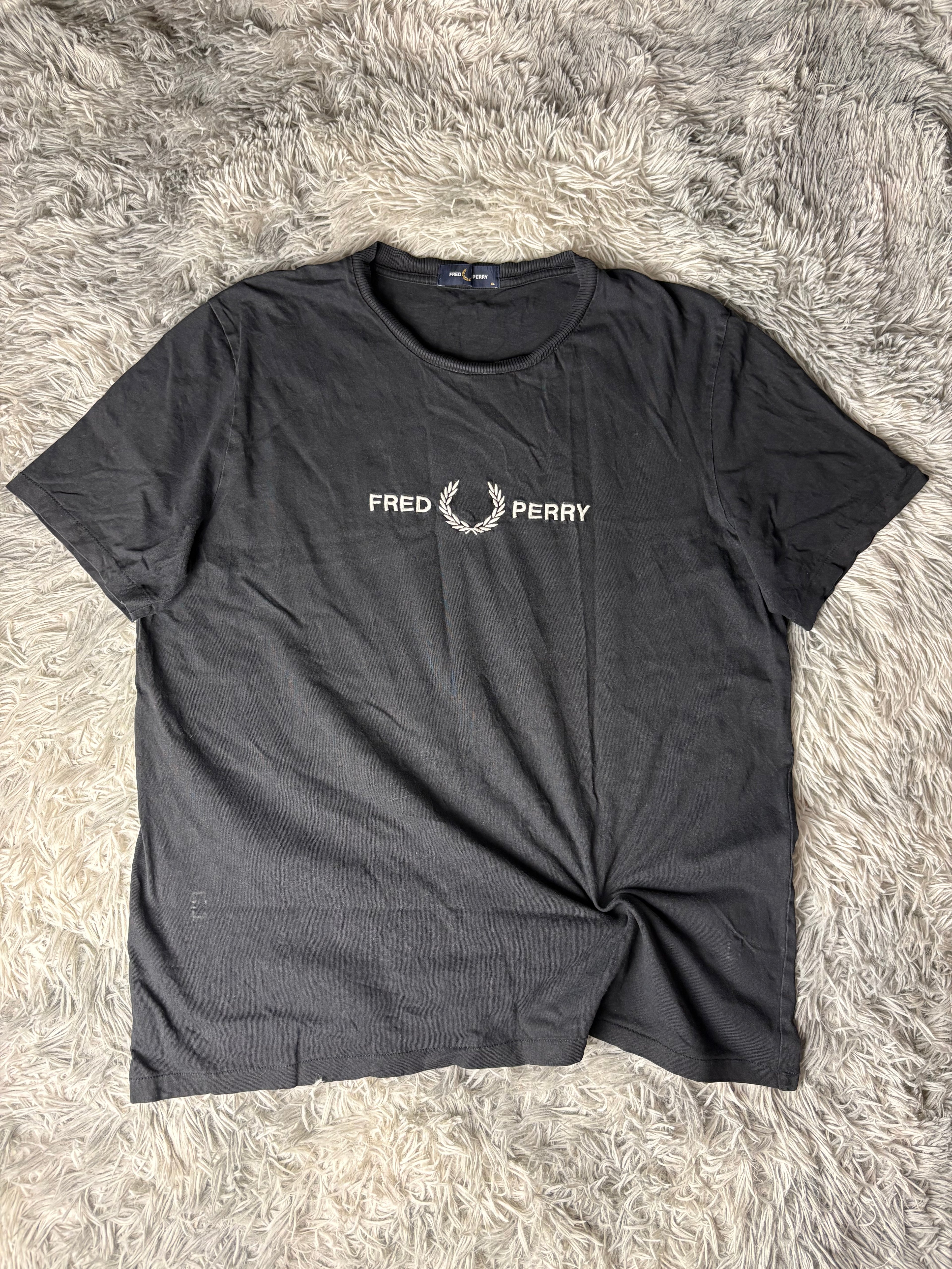 Fred Perry Tshirt(XL)