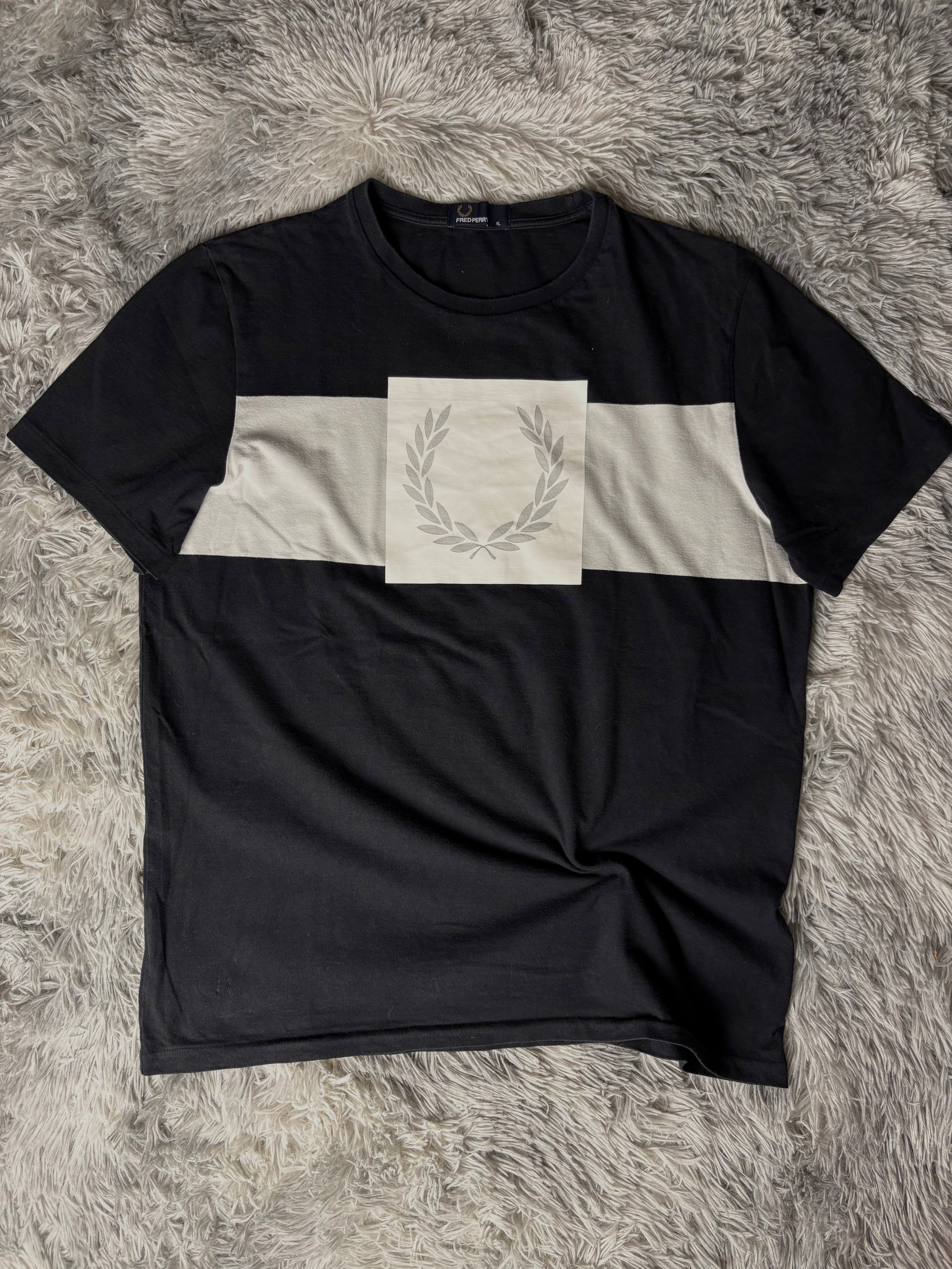 Fred Perry Tshirt(XL)