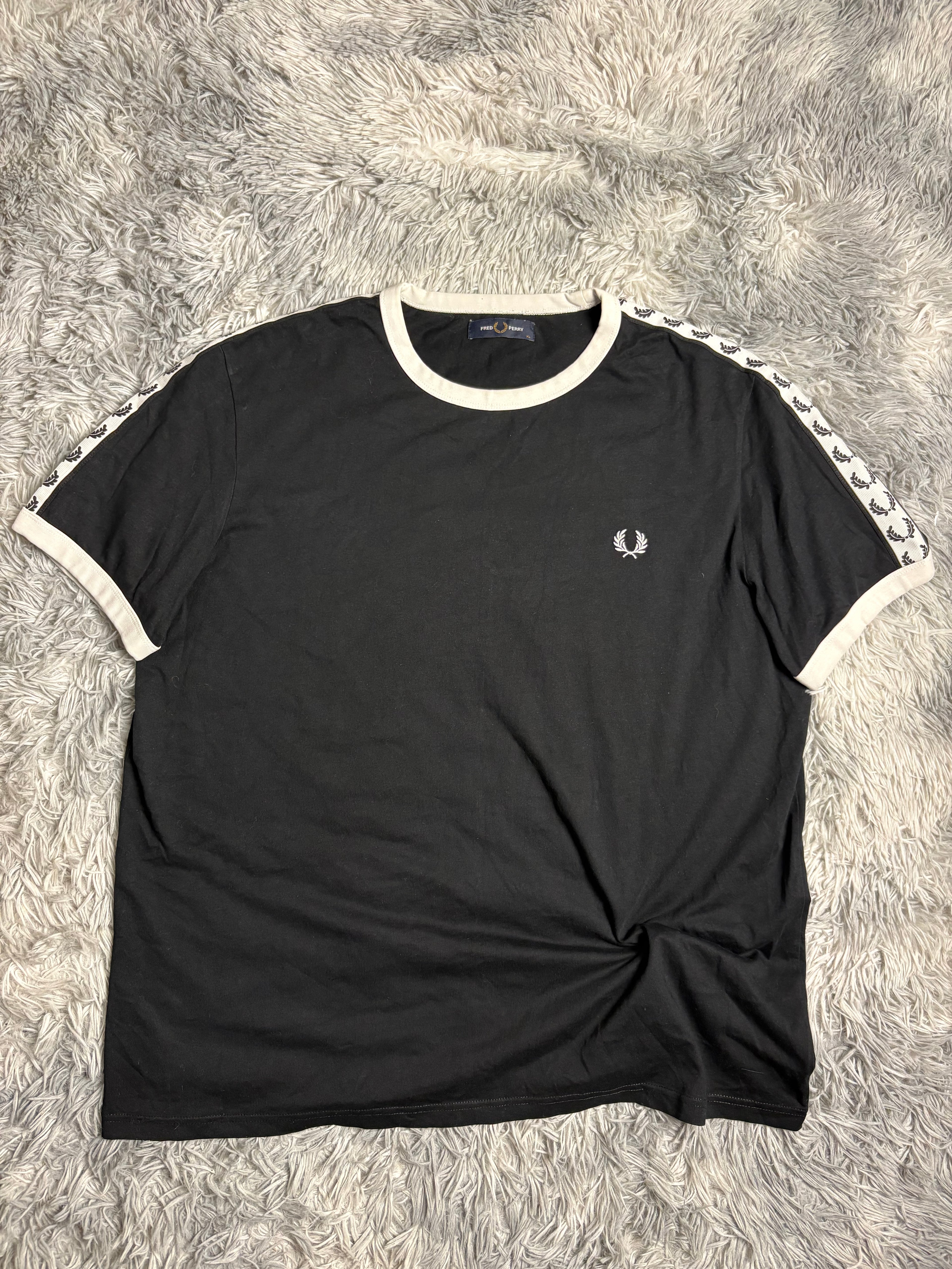 Fred Perry Tshirt(XL)