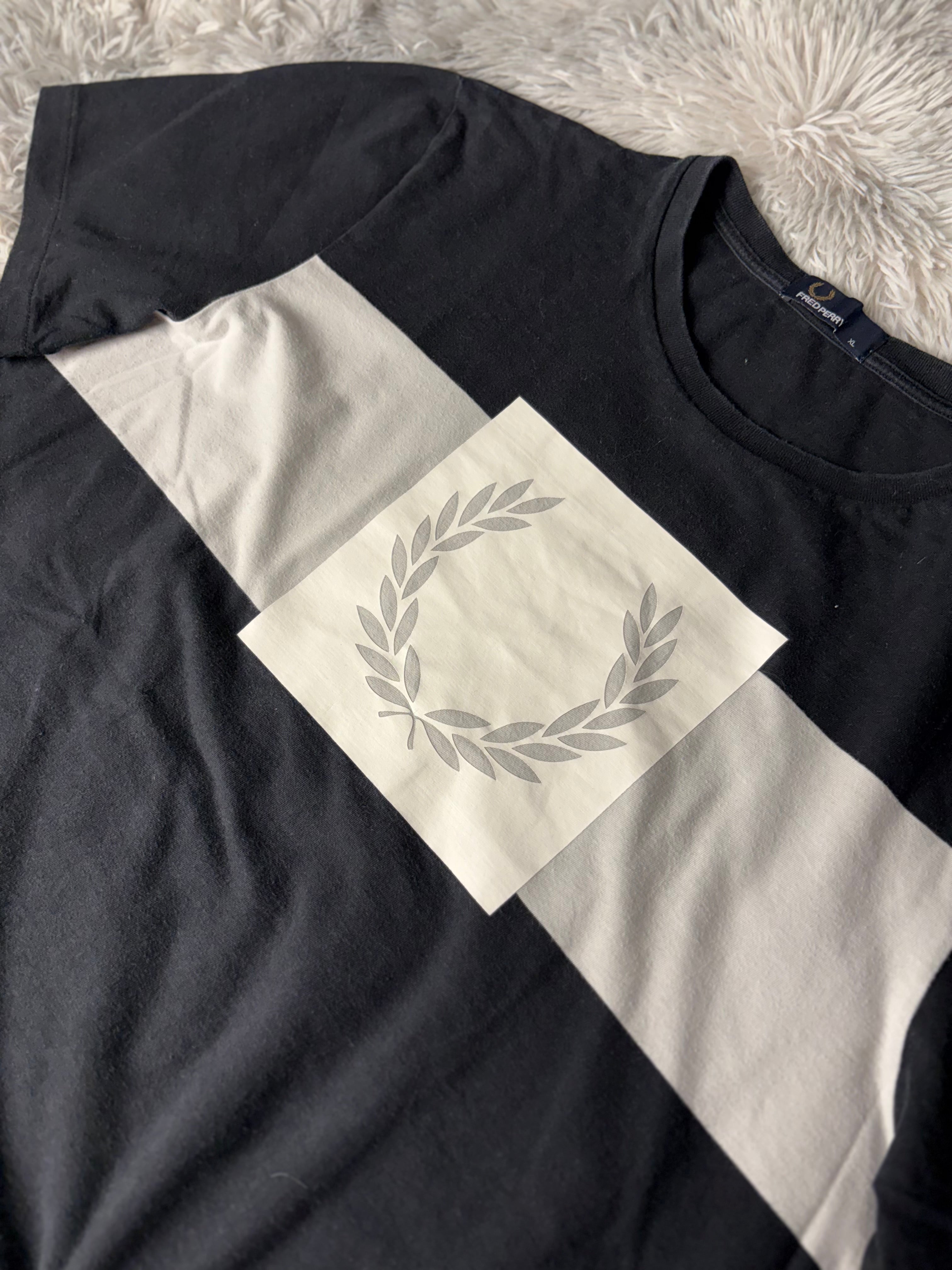 Fred Perry Tshirt(XL)